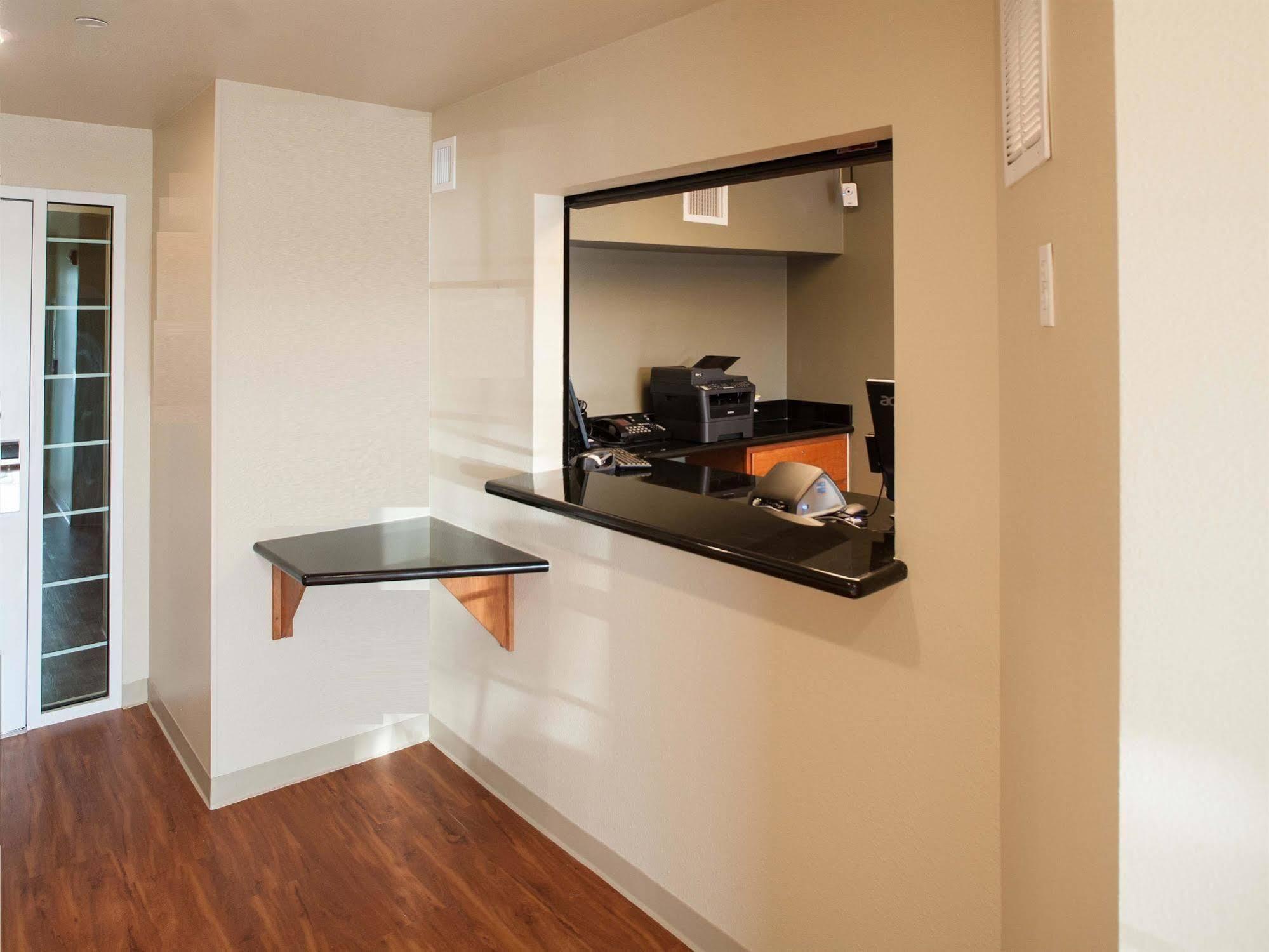 Woodspring Suites Килин Экстерьер фото